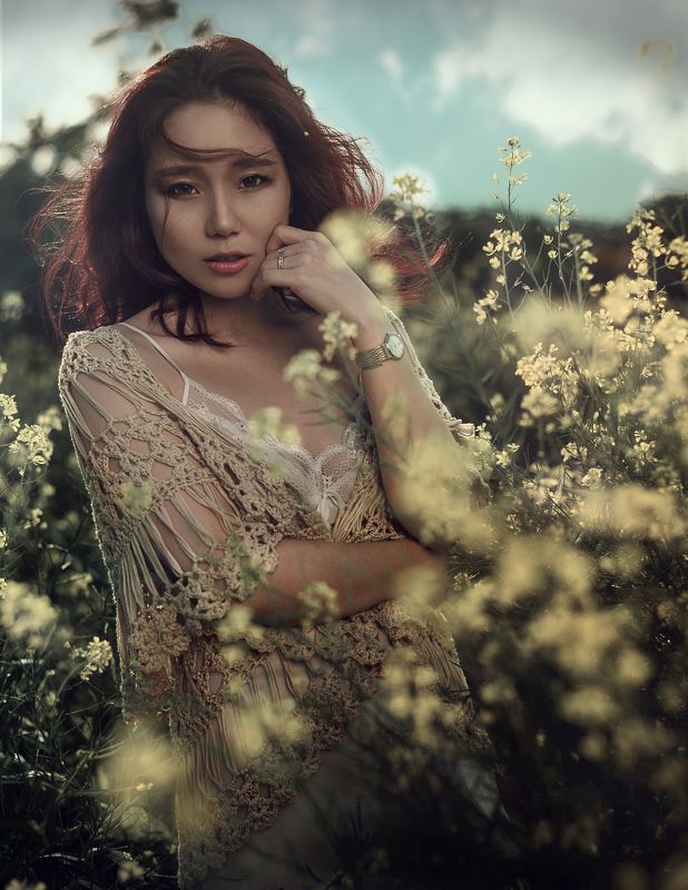 portrait, flower, field, vietnam, hanoi, woman, beauty, natural light Ngoc Tramphoto preview