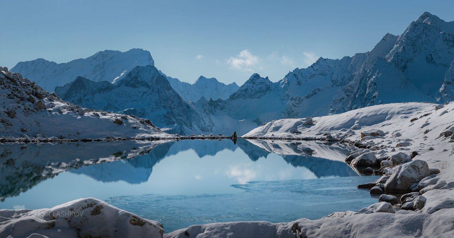 северный кавказ, горы, гора, вершина, путешествие, туризм, турист, хребет, махар, трехозерьё, озеро, горное, даутский заказник, карачаево-черкесия, снег, берег, тишина, покой, днём,, Лашков Фёдор