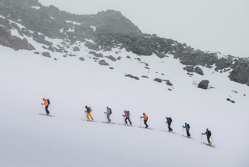 эльбрус. горы, лыжи, поход, восхождение Вперед к вершинеphoto preview