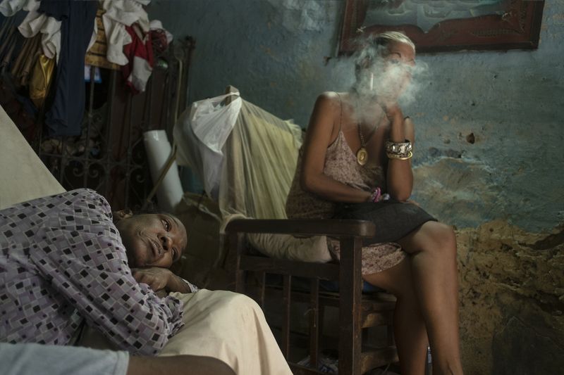 Sister,  sisters, women, woman,  smoke,  smoking,  Cuba  Sisters photo preview