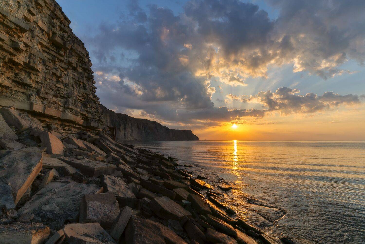 Берег каменных плит. Автор: Юлия Мальцева , Юлия Мальцева