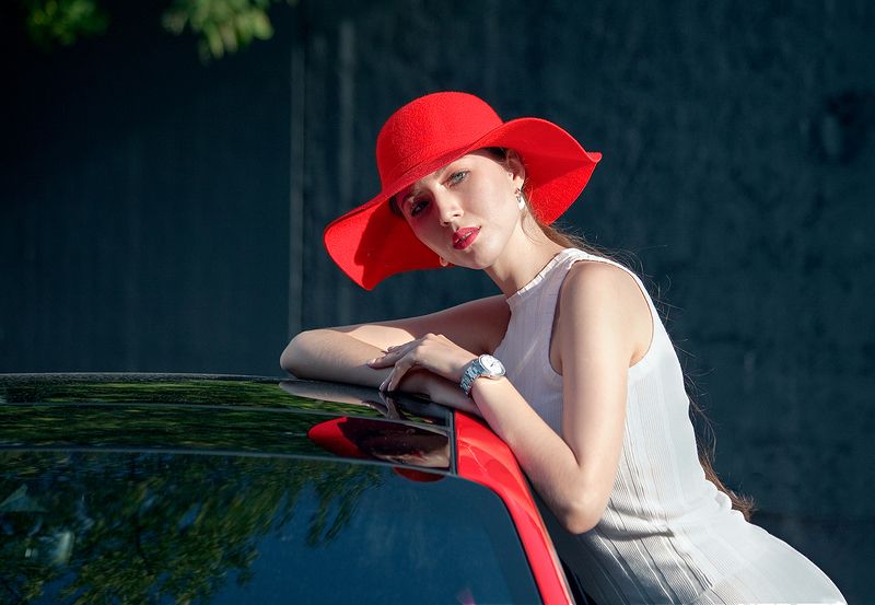 девушка,портрет,шляпка,красное На какой машине мне сегодня поехать к бабушке? :)photo preview