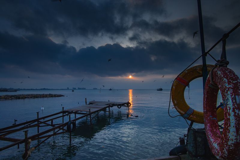 Рассвет в Евпаторииphoto preview