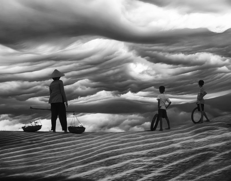 Mom, the storm is coming!photo preview