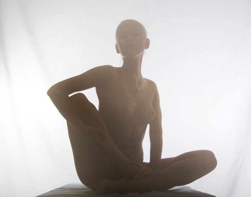 За тканью нежное созданьеphoto preview