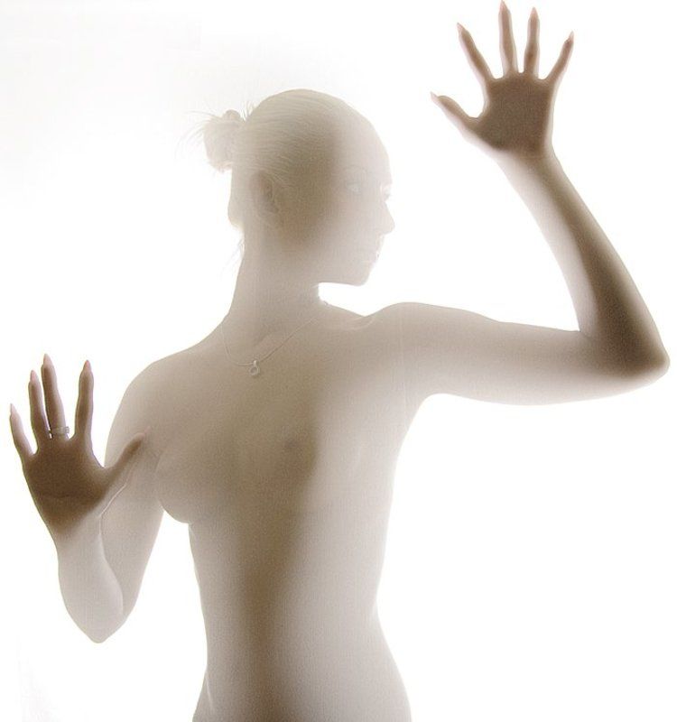 За тканью нежное созданьеphoto preview