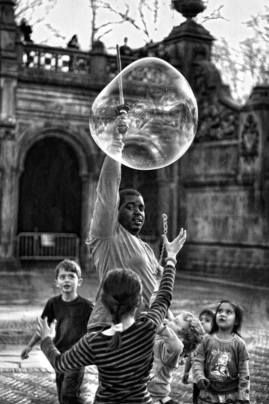 Нью-Йорк. Центральный парк. Мастер пузырей.photo preview