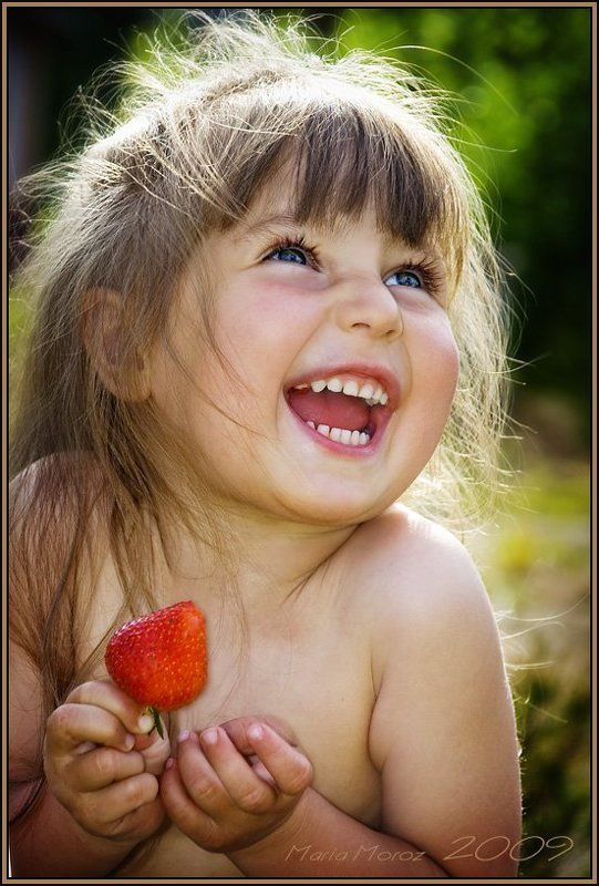 Лето, солнце и клубникаphoto preview