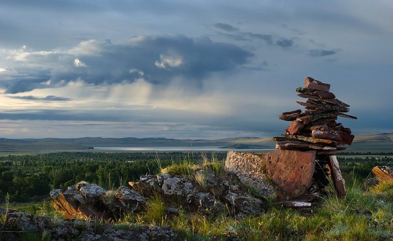 археология, белый, Большой, восточной, Высокий, горы, гроза, Далекий, дождь, долина, Древний, древность, Исторический, июс, Камни, культура, озеро, Памятник, пейзаж, Пирамидка, Природа, путешествия, река, сибири, Сибирь, сундуки, тагарская, туризм, фыркал Жилища горных духовphoto preview