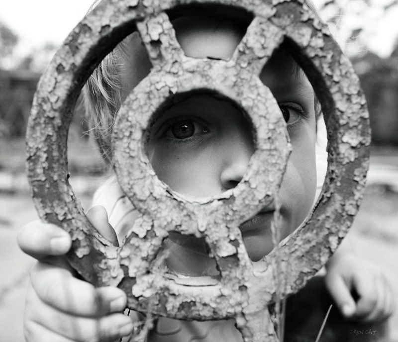 детство, круг, вписанное, мальчик, максимализм, минимализм Детство в кругеphoto preview