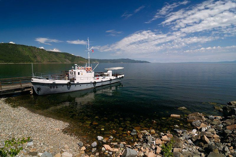 байкал, камни, катер, прозрачная вода, облачка, 2009 Стрелец фото превью