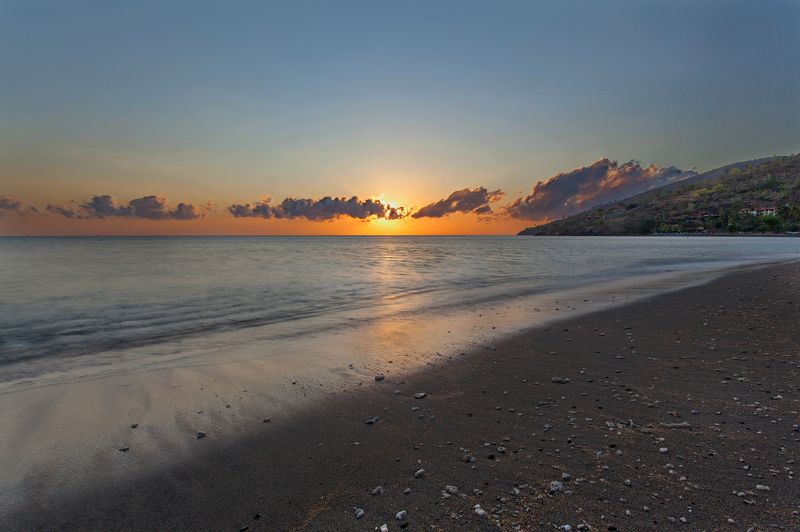 рассвет, камни, вода, океан, Амед, Бали, Индонезия, небо, облака, луч света, sunrise, sun ray, stone, water, waterscape, ocean, beach, Bali, Indonesia, Amed, Бали, Индонезия Пляж на рассветеphoto preview