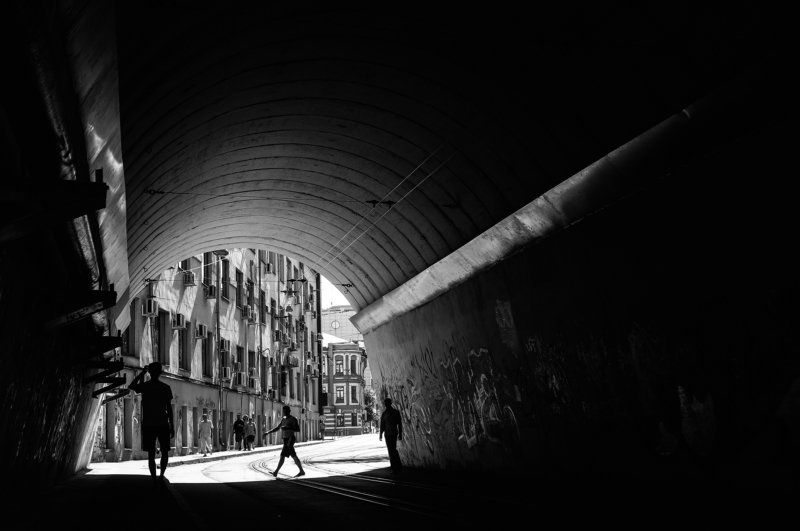 свет, тень, черно-белое, Москва, чб Свет в конце тоннеляphoto preview