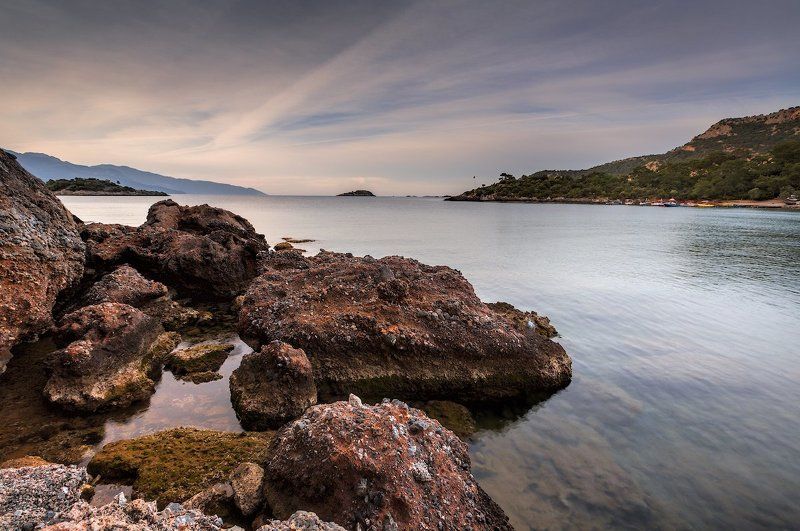 Камни на берегуphoto preview