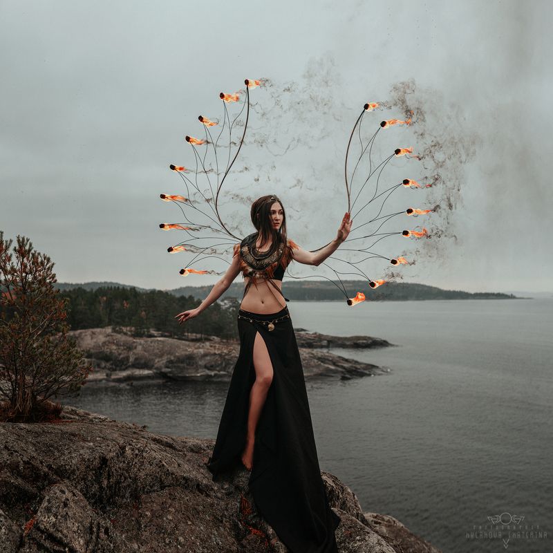 карелья, фаершоу, нимфа, сказка, осень, природа, огонь, девушка Карельская нимфаphoto preview
