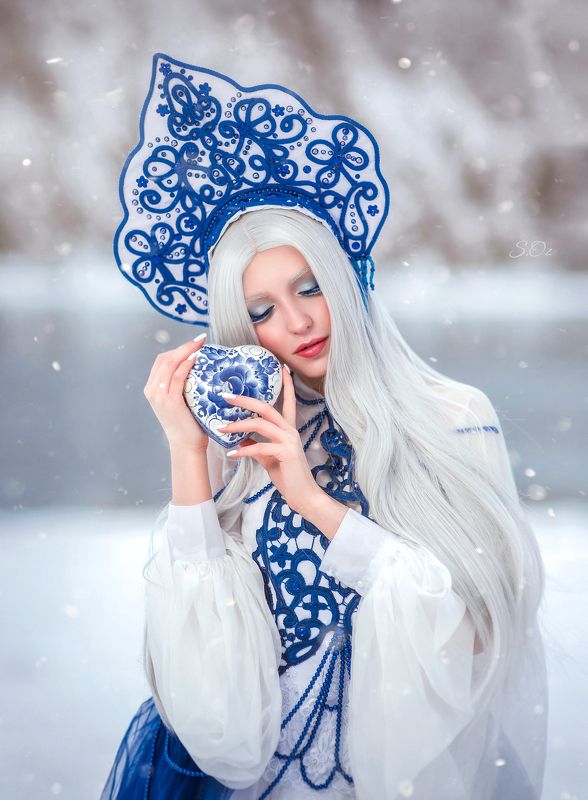 гжель, девушка, блондинка, платье, кокошник, стиль, модель, русские, зима, енисей, берег Гжельphoto preview