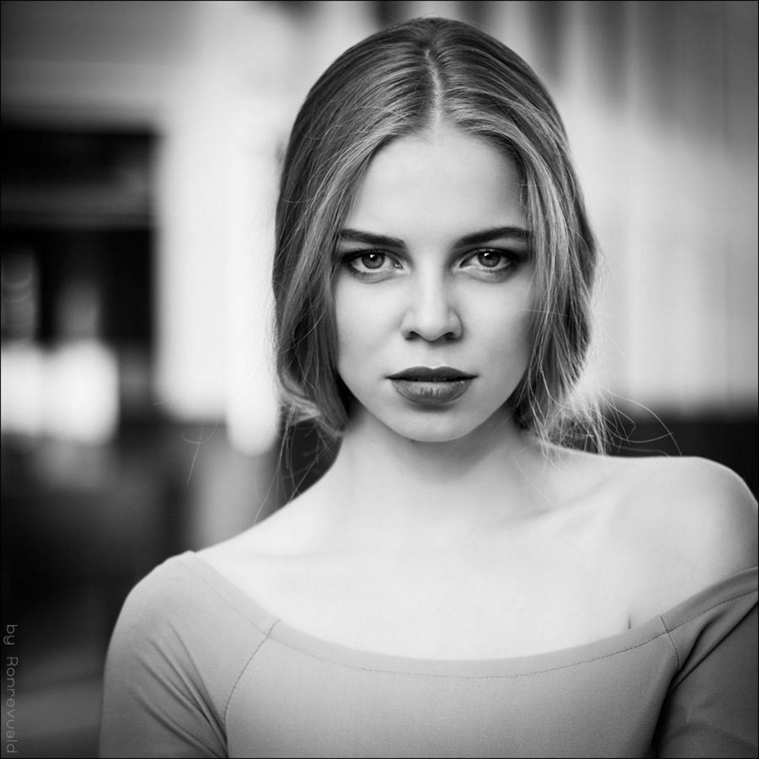girl,woman,eyes,beauty,portrait,fashion,light,девушка,портрет,свет, глаза,bw,blackandwhite,black&white,чб,чернобелое, Ronrevuald