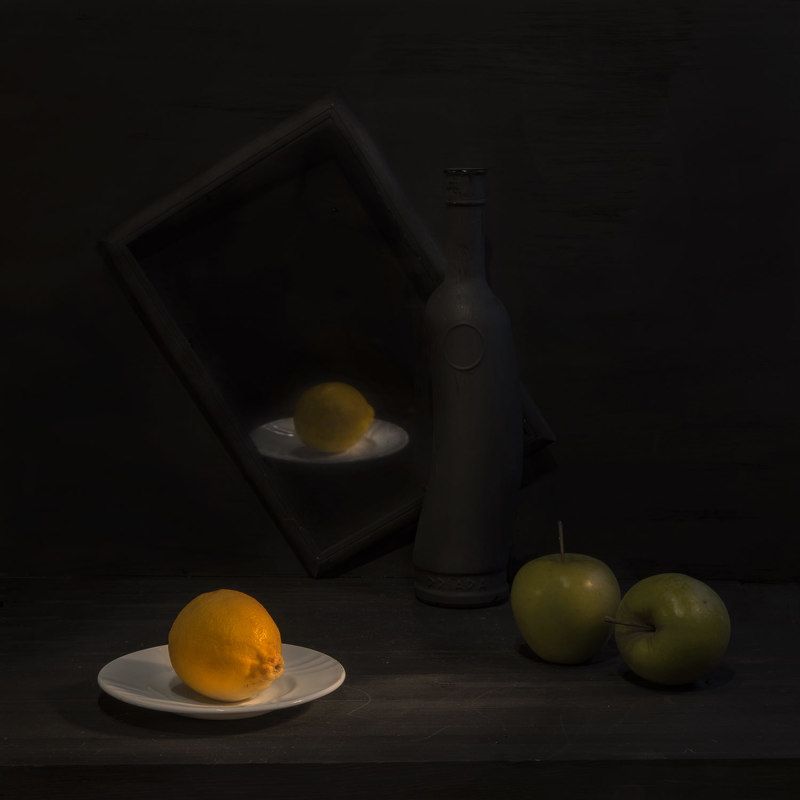 Натюрморт с лимономphoto preview