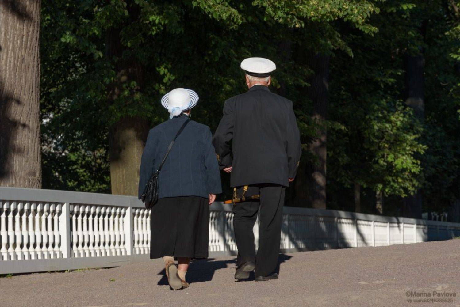 Уходящее поколение ленинградской интеллигенции.... Автор: Павлова Марина стритфото, репортаж, уличная фотография, люди, нижний парк, петергоф, nikon, Павлова Марина