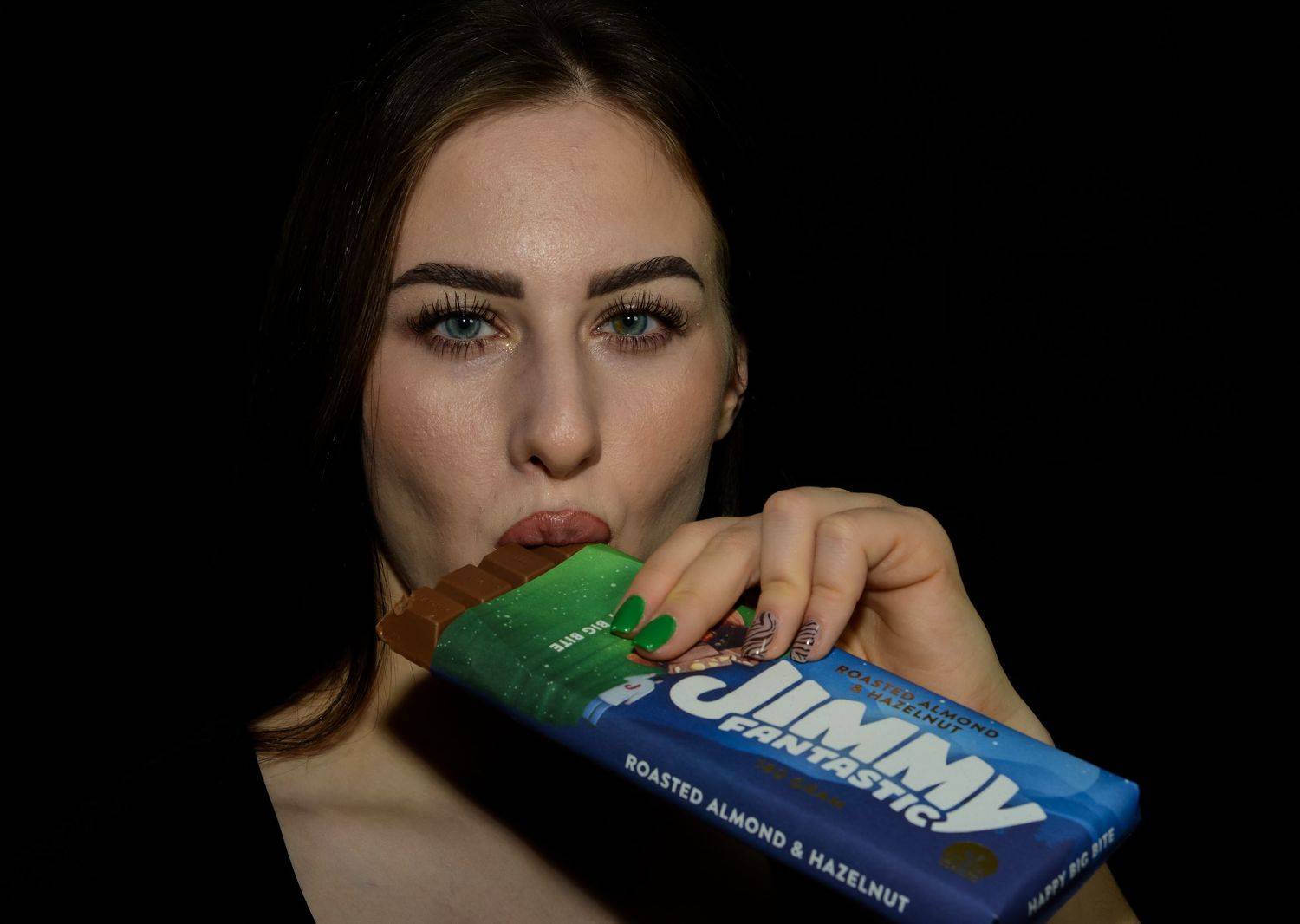 She loves Jimmy. Автор: Luka Mitrovic chocolate, lady, clear, look, Luka Mitrovic