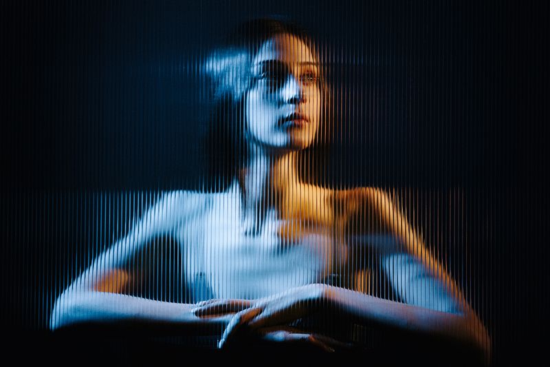 девушка за стеклом, неон Таисияphoto preview