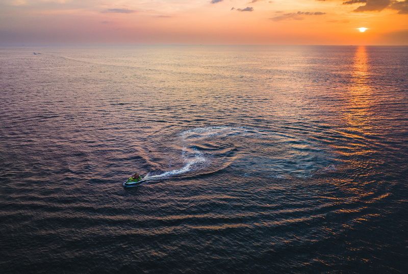 таиланд, пхукет, харон Гидроцикл на закатеphoto preview