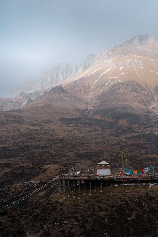 Home under the mountainphoto preview