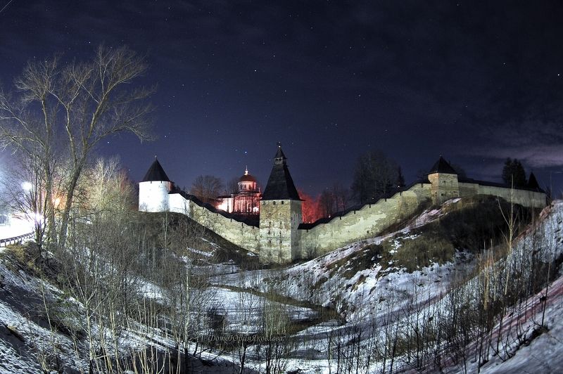 зима.ночь.печёры.монастырь.россия.псковская область.печёрский монастырь photo preview
