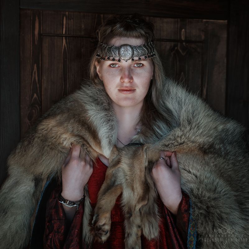 славяне, варяги, скандинавия, viking, викинги, портрет, девушка, красный Умилаphoto preview