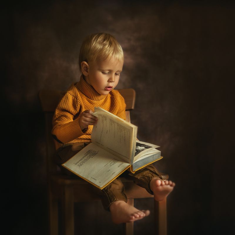 ребенок книги Иванphoto preview