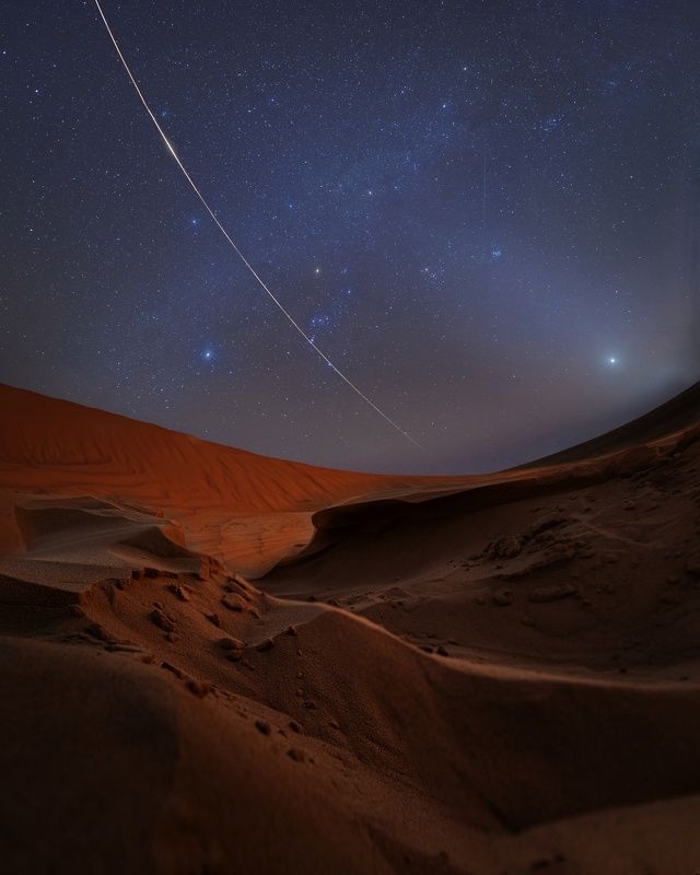 МКС и зодиакальный светphoto preview