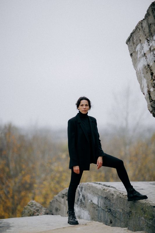 woman, autumn, fog  Ritaphoto preview