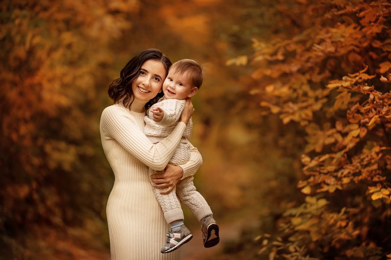 Осень, мама,малыш осенний портретphoto preview