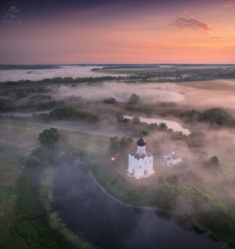 покрова на нерли, боголюбово Рано утром на рассвете...photo preview