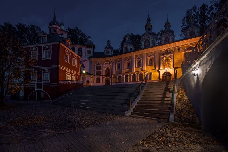 печоры, псково-печерский монастырь, осень, октябрь Вечер в монастыреphoto preview