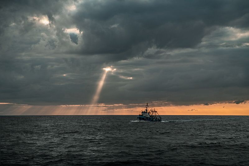 Небесный прожектор фото превью