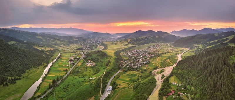 вечер, горы, деревня, дорога, закарпатье, закат, июль, карпаты, лето, панорама, река Летний закат в Соймахphoto preview