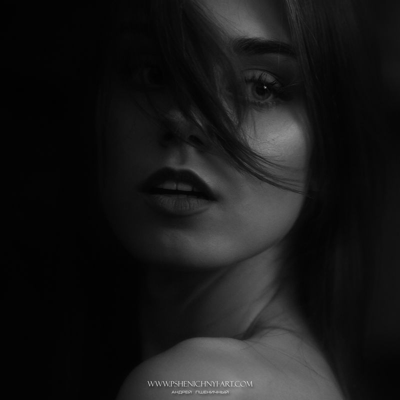 портрет, вечер, женский портрет, крупный план, взгляд, девушка, чёрно-белое Взглядphoto preview