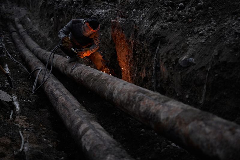 Донецк, Москва, рабочие, рабочий, репортаж, ДНР, естественный свет,  Как Москва восстанавливает Донецкphoto preview