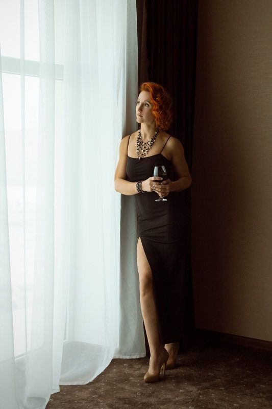 С бокалом фото превью