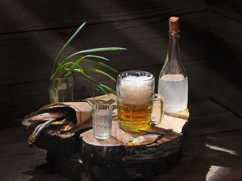 пиво, водка, рыба, салака, килька, лук, Из серии - \