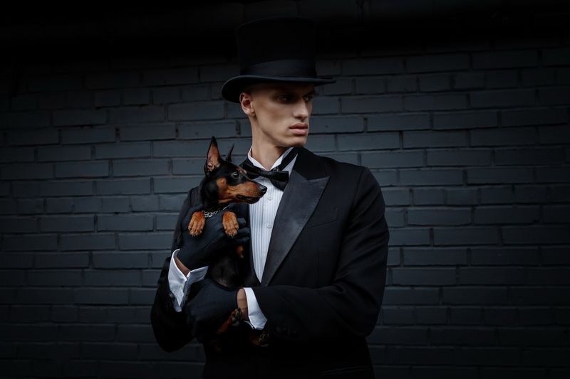 Джентльмен с собачкойphoto preview