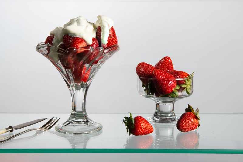 Клубника со сливкамиphoto preview