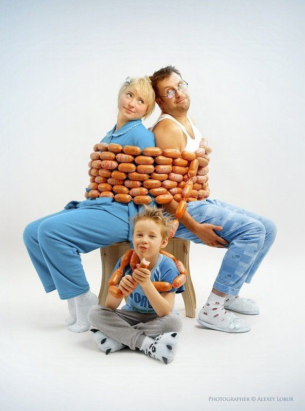 семья, колбаса, сосиски, ретушь, лобур Иллюстрация к календарю магазина мясных продуктовphoto preview