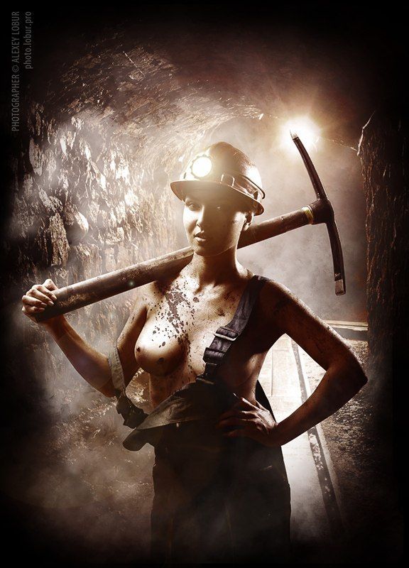 женщина, девушка, ню, шахта, кирка, ретушь, лобур Стахановкаphoto preview