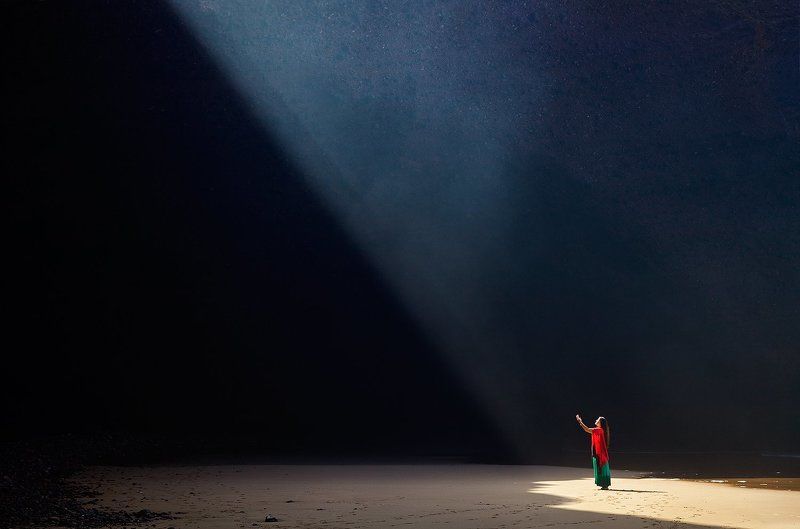 молитва, свет, луч, религия, девушка Молитва весталкиphoto preview