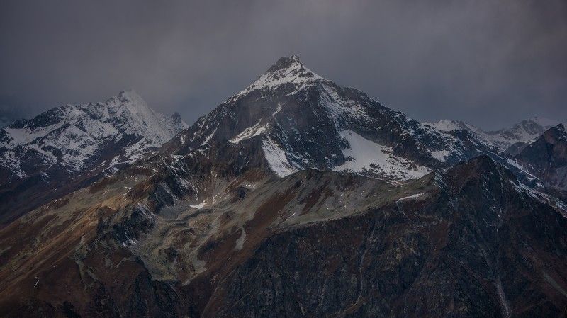 горы, облачность, вершины, пики, снег, осень Вершины Домбаяphoto preview