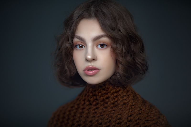 Portrait of beautiful young womanphoto preview