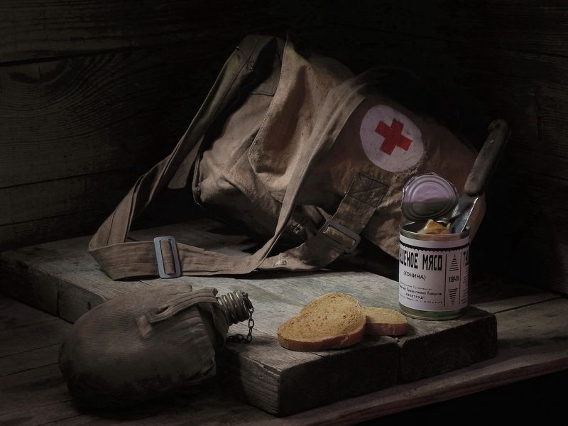 еда, война, тушёнка, сумка, медсестра, Обед сестрички.photo preview