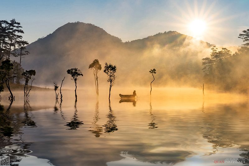 quanphoto, landscape, morning, sunrise, dawn, reflections, lake, fishing, tree, foggy, nature, vietnam Foggy Morning Reflectionsphoto preview